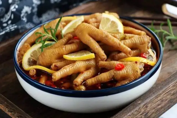 泡椒凤爪的热量包括骨头的吗(泡椒凤爪可食用部分热量)