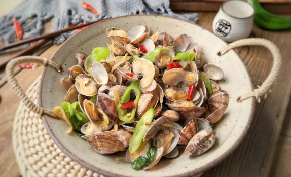 花甲里面有沙子吃了会结石吗(花甲吃多了会结石吗)