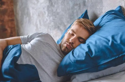 快速入睡的妙招有哪些(什么方法有助于快速入睡)