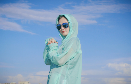 防晒衣什么面料的防晒效果好又透气(什么面料的防晒舒服且防晒效果好)