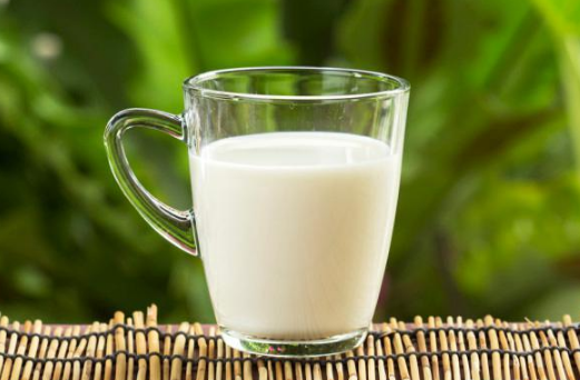 最接近母乳的奶粉是羊奶还是牛奶(羊奶粉和牛奶粉哪个接近母乳) 最接近母乳的奶粉是羊奶还是牛奶(羊奶粉和牛奶粉哪个接近母乳)