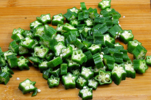 秋葵能切开焯水吗(秋葵切好了没焯水怎么办)