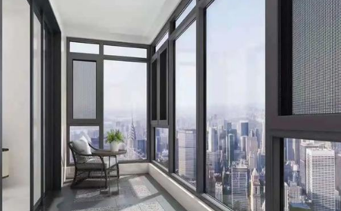 四楼封阳台用单层钢化玻璃安全吗(高层阳台用玻璃封闭安全吗)