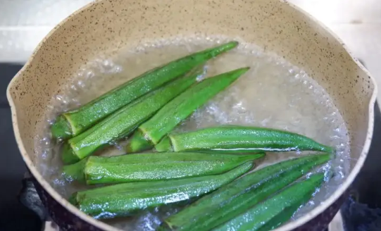 秋葵煮出来的水能喝吗(煮完秋葵的水有什么用处)