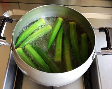 秋葵不焯水吃有毒吗(秋葵忘记焯水吃了有副作用吗?) 秋葵不焯水吃有毒吗(秋葵忘记焯水吃了有副作用吗?)