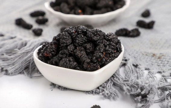 桑葚干可以直接嚼着吃吗(桑葚干能不能直接吃)