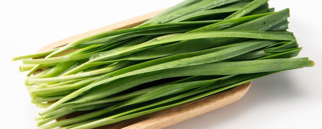 怎么腌制韭菜(怎么腌制韭菜花不发黄)