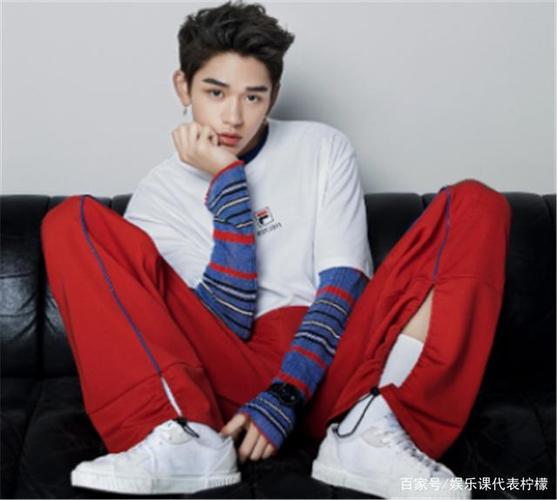 黄旭熙事件，黄明昊裤子突出(黄明昊破洞裤)