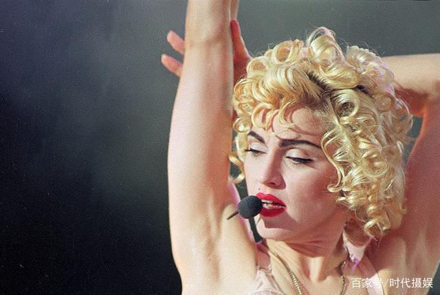 麦当娜性，吉娜挺胸的那一刻