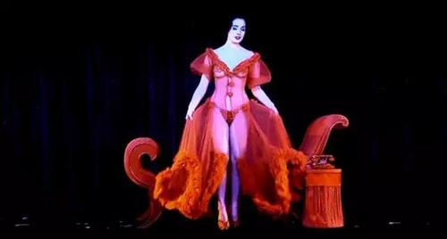 脱衣舞娘dita，玛蒂尔达·鲁茨