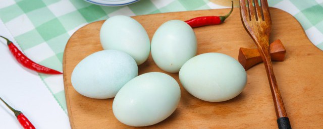 如何做五香咸鸭蛋(怎样腌五香咸鸭蛋好吃)