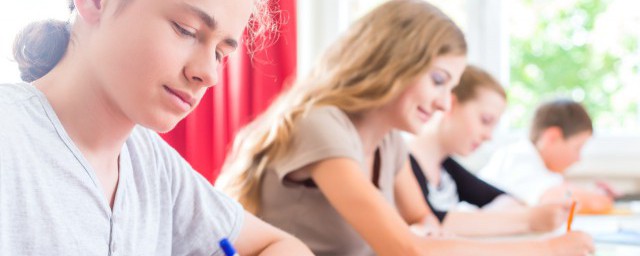 描写人的作文300字例文(写描写人的作文300字)