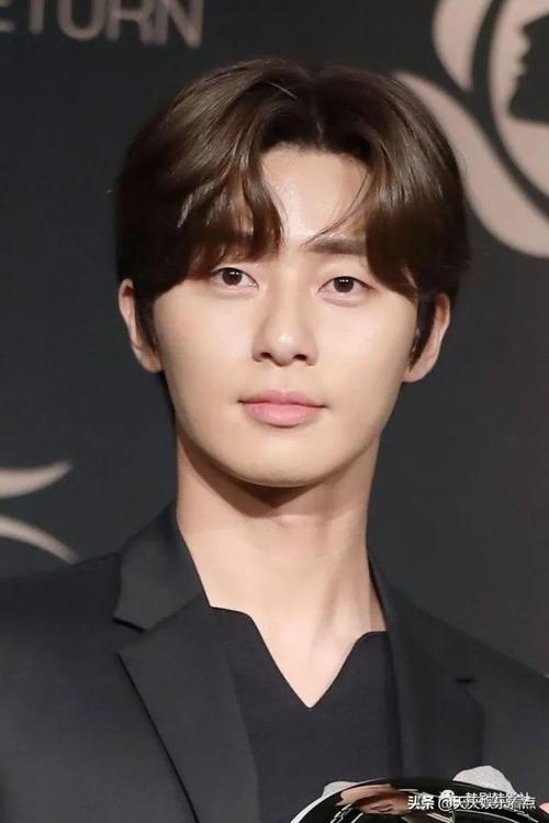 韩国男星，张根硕(韩国男星张根硕退伍 新闻)