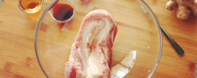 五花肉的制作方法(烤脆皮五花肉的制作方法)