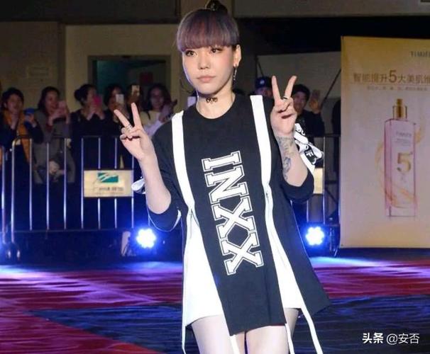 吴莫愁地铁，吴莫愁事件(吴莫愁地铁站海报)