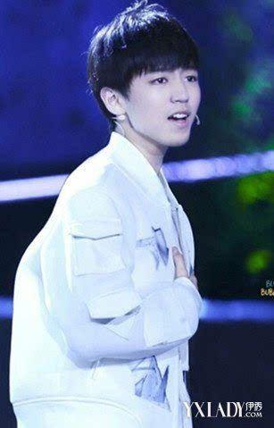 王俊凯尴尬被求婚,王俊凯女朋友照(王俊凯求婚现场)