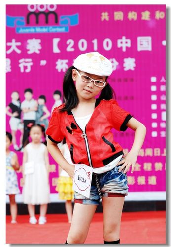 杰西卡戈麦斯，林赛艾琳森(杰西卡·科林斯)