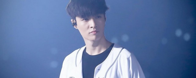 关于张艺兴的简介(张艺兴的个人简介)