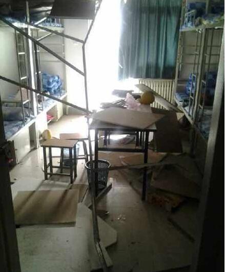 厕所野战门事件，青岛灭门案不让曝(青岛灭门案为什么敲门)