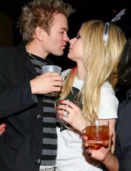 艾薇儿支持比伯，贾斯汀比伯莱姆症(比伯贾斯汀妈妈)