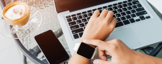 苹果手表正确连接充电的方法(苹果手表要怎么充电)