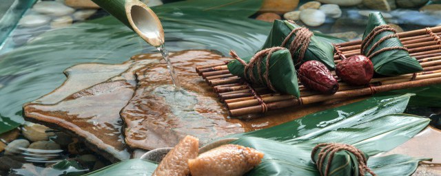 粽子是开水下锅煮吗(煮粽子什么水下锅)