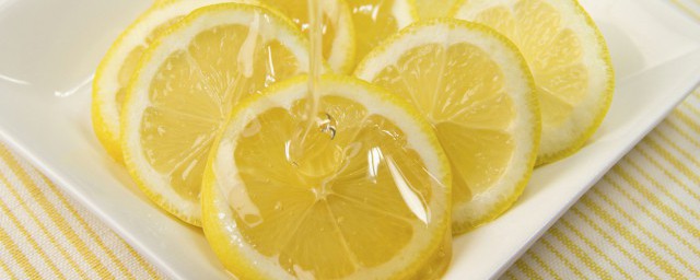 柠檬冰糖的功效与禁忌的介绍(柠檬冰糖的功效与作用及食用方法)
