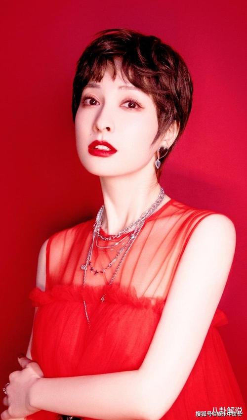 吴昕短发，吴昕的新发型(吴昕发型图片最新长发)