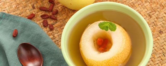 银耳雪梨汤功效与禁忌是什么(银耳雪梨汤的作用有什么呢)