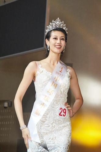 艾楚怡，凤凰卫视全部女主持人(凤凰卫视所有女主持人)