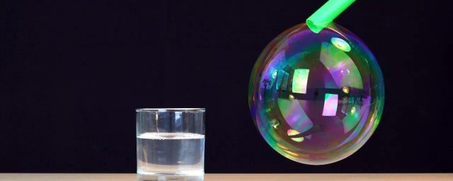 泡泡水简单的制作方法(怎样制作泡泡水简单)