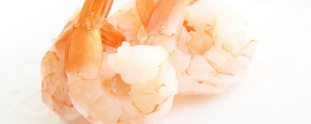 虾一煮就变成红的了啥原理(虾煮了会变红)