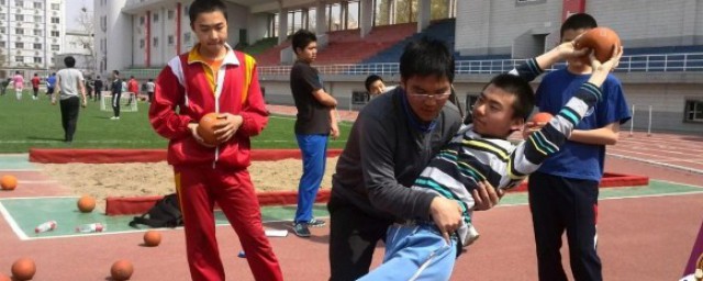 中考实心球技巧(中考实心球技巧和训练方法视频)