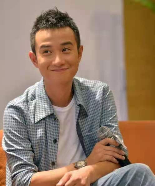 明星文章，关于明星的作文300字(哪些明星的作文)