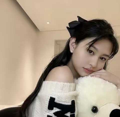 邱淑贞女儿晒近照，哈文生日晒合照(邱淑贞三个女儿近照)