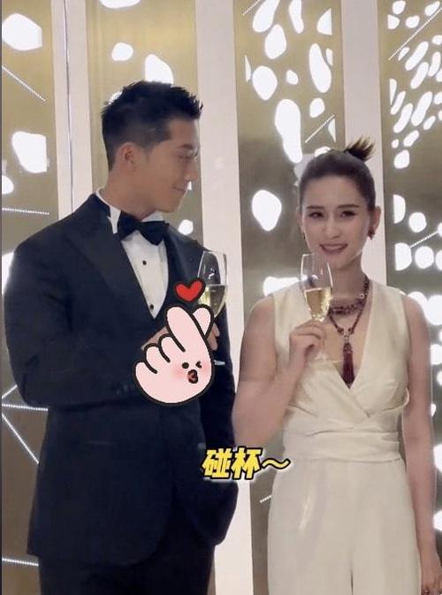 窦骁深夜晒与何超莲合照,何超莲窦(窦骁与何超莲官宣恋情) 窦骁深夜晒与何超莲合照,何超莲窦(窦骁与何超莲官宣恋情)