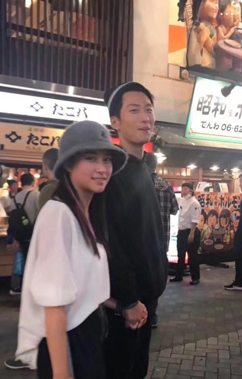 窦骁深夜晒与何超莲合照，何超莲窦(窦骁与何超莲官宣恋情)