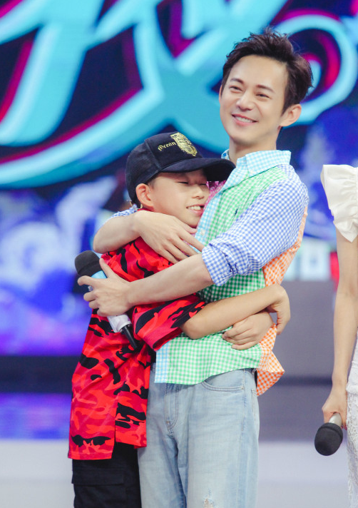 何炅儿子，王一博原名(王一博 何炅)