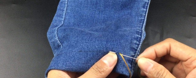 牛仔裤太长怎么剪短(牛仔裤裤脚太短了怎么办)
