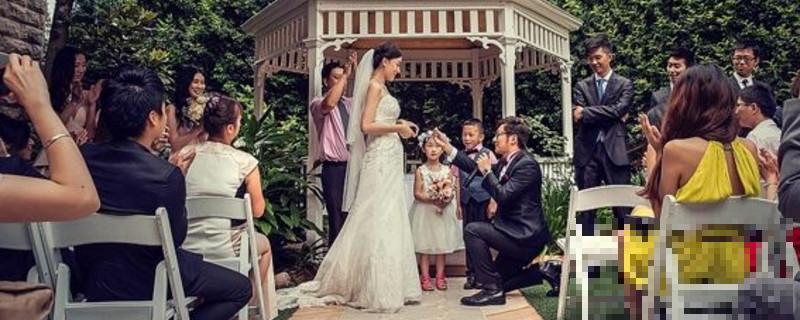 朋友结婚可以穿一身黑色吗(别人结婚可以穿一身黑色吗)