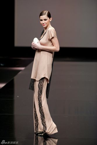 乔安娜克鲁帕，安娜·捷尼拉洛娃(卡尔帕娜·乔娜)