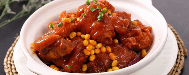 猪蹄能跟哪些食物一起炖(猪蹄可以和哪些一起炖)