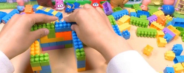 教你怎么玩积木(积木怎么好玩)