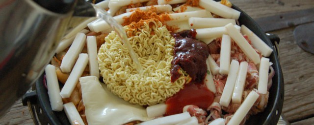 5步教你做芝士年糕火锅(芝士年糕锅做法)