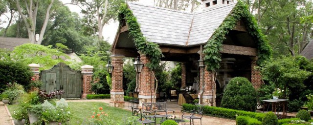 院子前面种什么比较好(院子前面种什么花好)