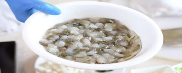 虾仁上浆的正确方法(虾仁上浆的步骤 水晶虾仁)