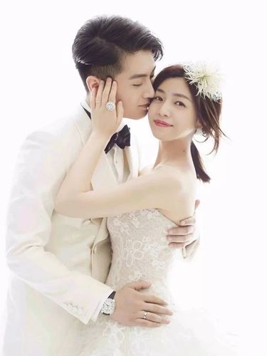 袁泉夏雨婚纱照，袁泉的情史(夏雨袁泉什么时候结的婚)