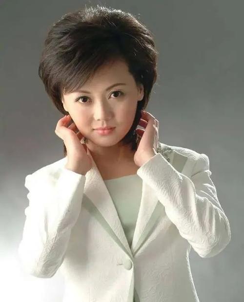 谢颖颖整容,张檬为谁整容呀(张檬整容前整容后)