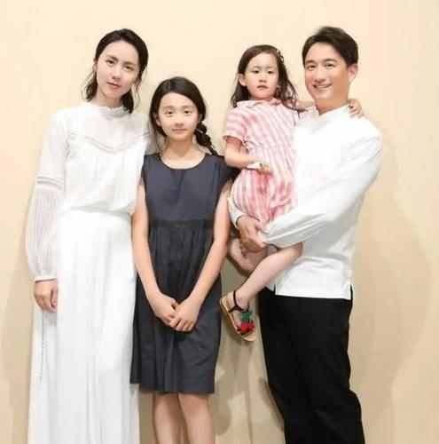 袁泉婚纱照，夏雨的老婆个人资料(袁泉和夏雨婚纱照)