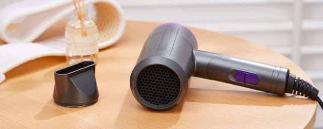 日常生活中吹风机的用途(用吹风机的好处)